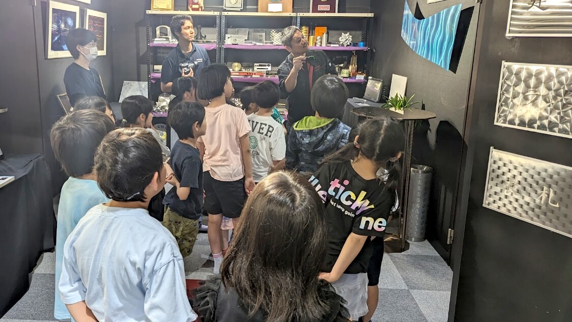 地域の子供たちによる工場見学