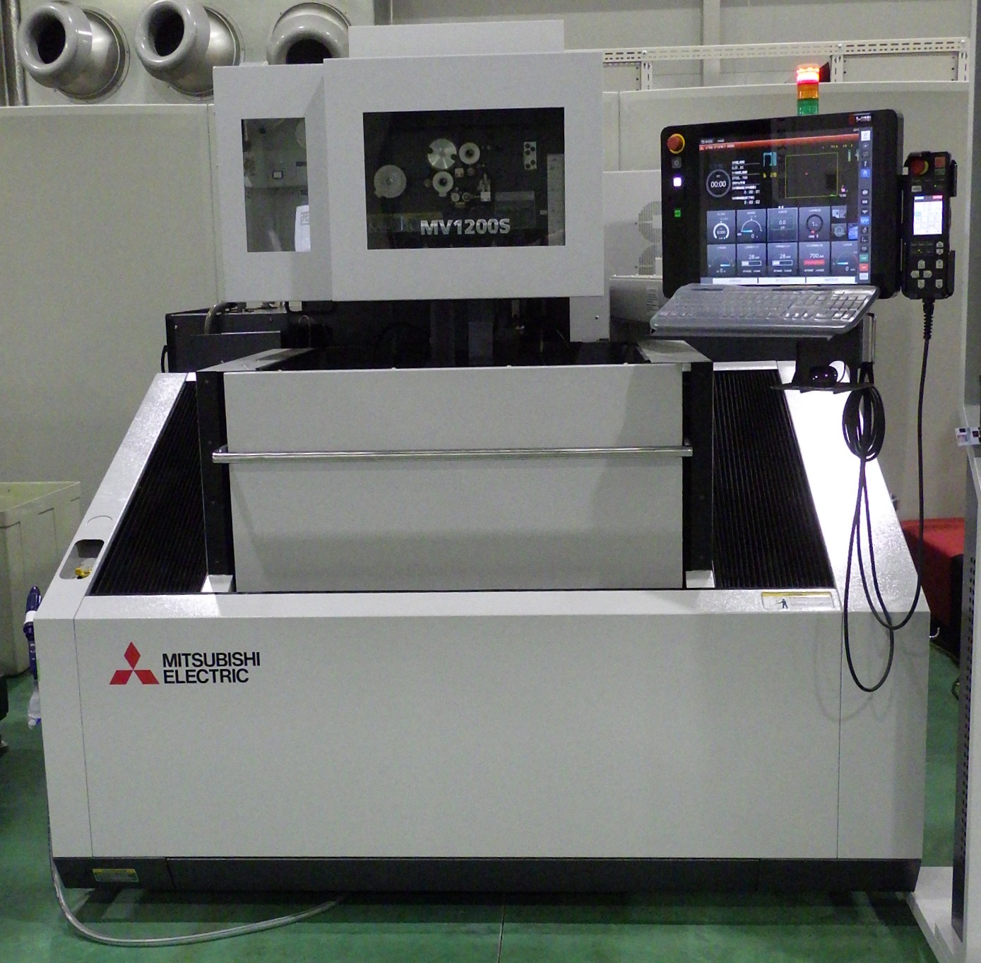 ワイヤ放電加工機:MV1200S D-CUBES