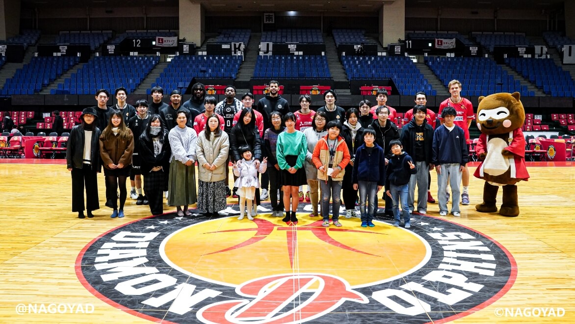 名古屋ダイヤモンドドルフィンズとの集合写真